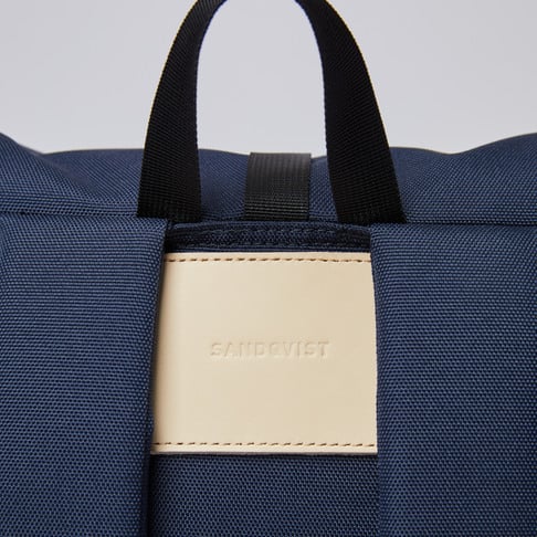 Sandqvist Ryggsäck ILON - Navy with Natural Leather